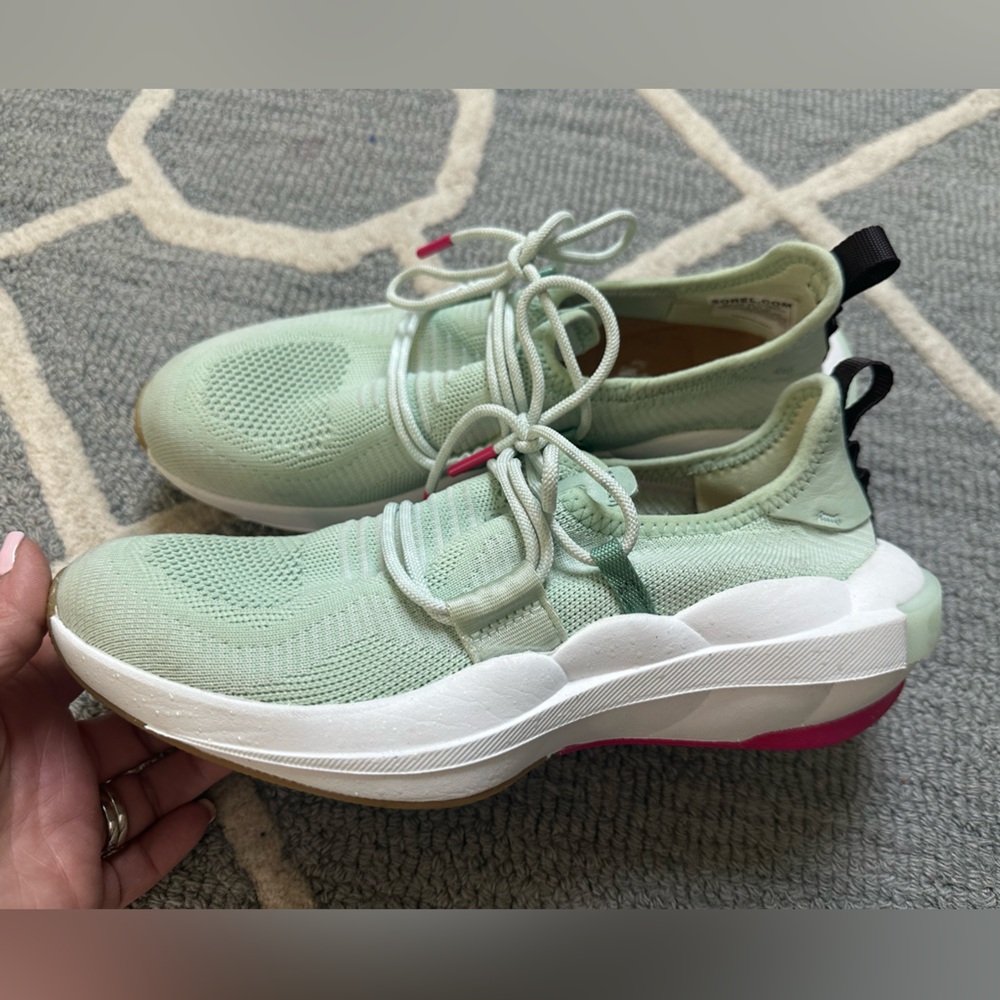 Sorel gym shoes, - Picture 6 of 9